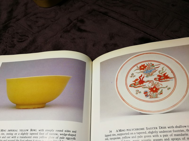 IMPORTANT CHINESE CERAMICS AND LACQUER by SOTHEBY (HONGKONG) พิมพ์ปี 1982