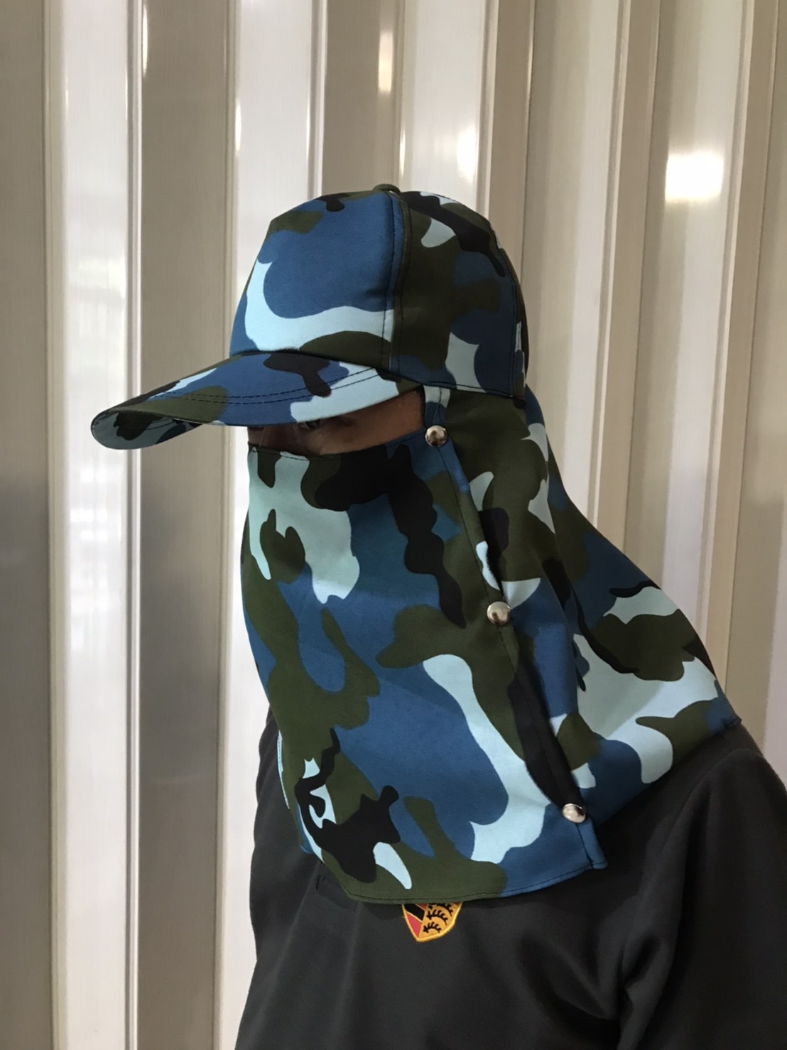 หมวกแก๊ปคลุมหน้าลายทหาร