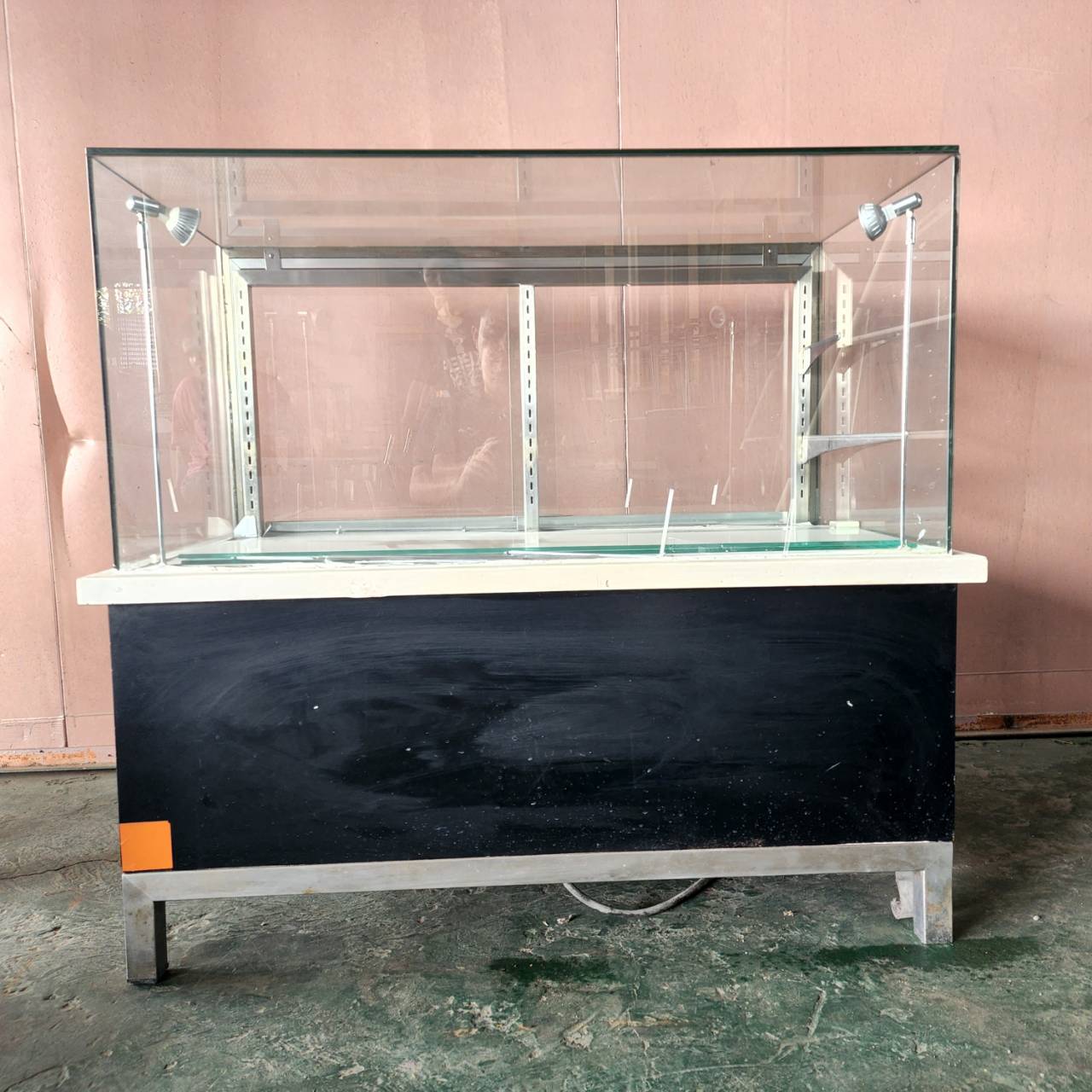 ตู้โชว์เตี้ย 55x105x100cm มือสอง
