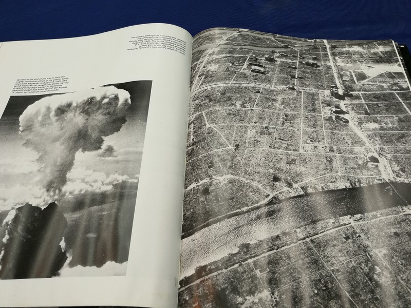 LIFE AT WAR BY TIME-LIFE BOOKS ปกแข็งพร้อมกล่อง 306 หน้า ปี1981