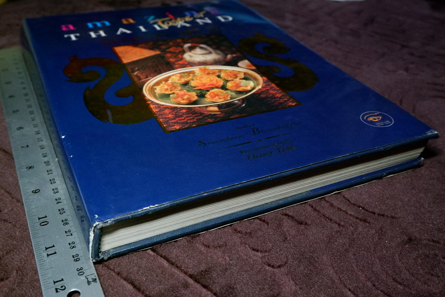 THAI CULINARY ART . Recipes by Srisomboon Bhandhukravi ( 2 ภาษา) ปกแข็ง 256 หน้า ปี 2541