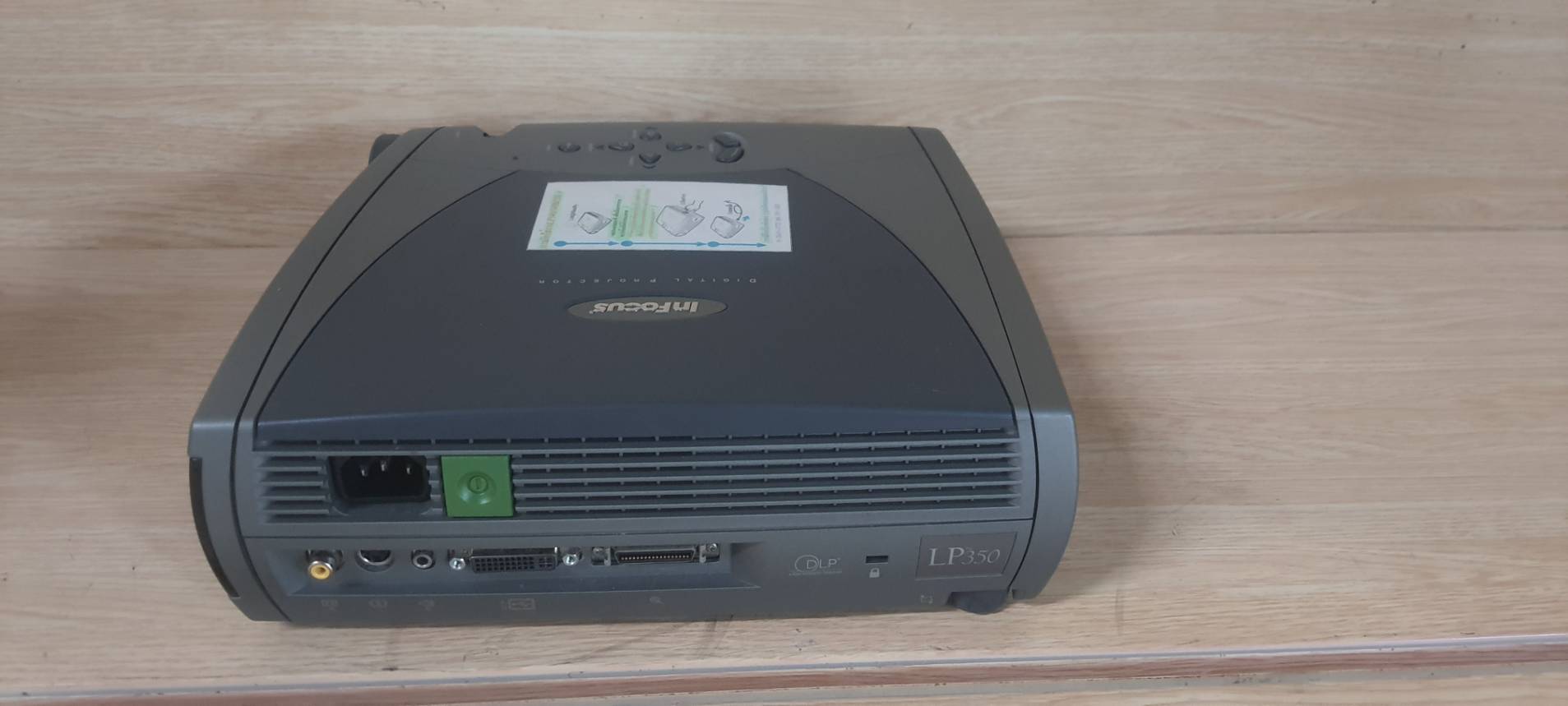 โปรเจคเตอร์ lnfocus รุ่น LP350 มือสอง