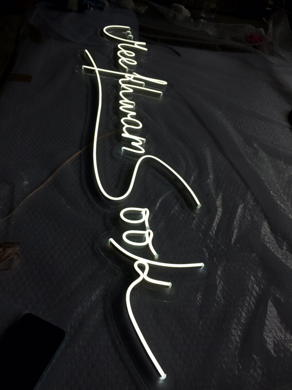 ไฟนีออน เฟค