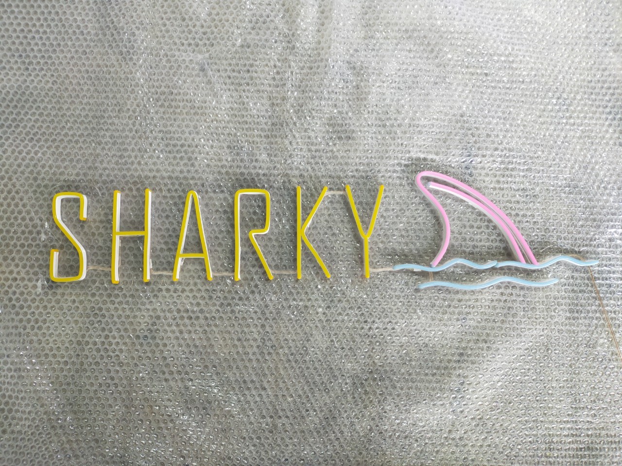 ไฟนีออน เฟค