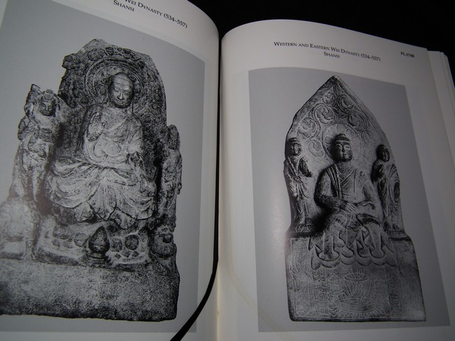 Chinese sculpture from 5 th -14 th century by Osvald Sirén ชุด 2 เล่ม ปกแข็ง 2 เล่ม บรรจุกล่อง ปี 1998