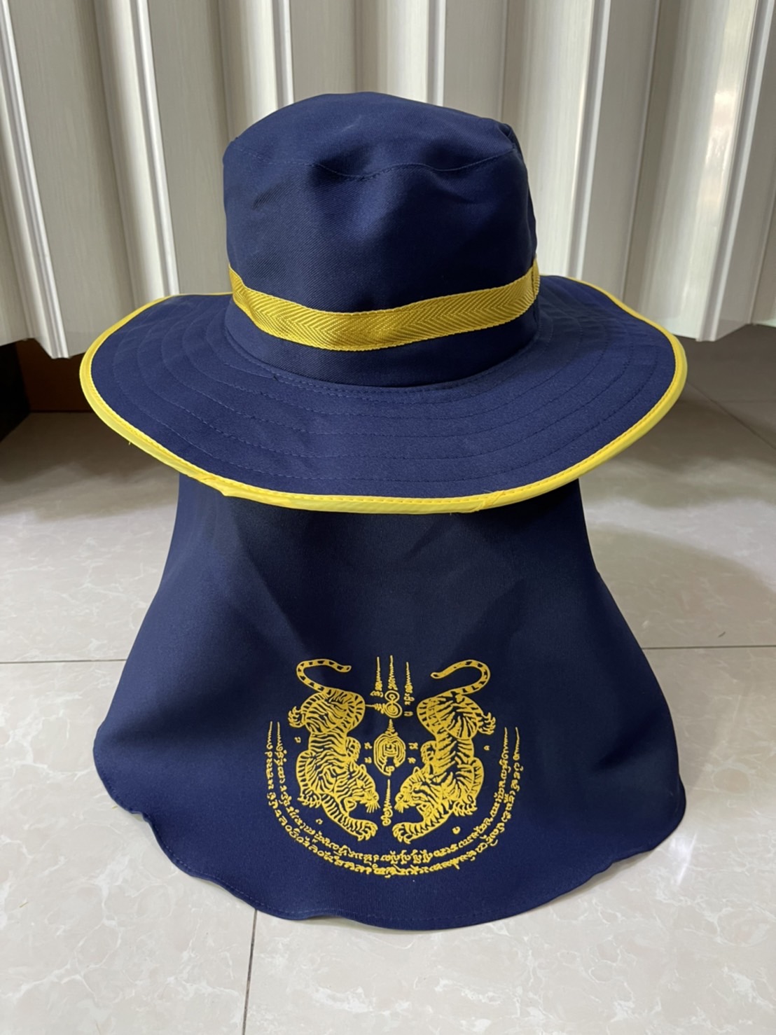 หมวกปีกคลุมหน้าแฟชั่น