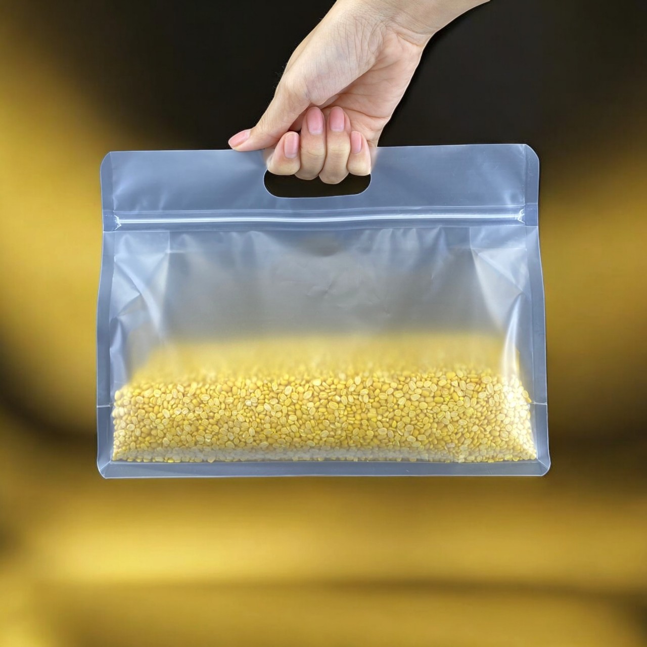 ถุงพลาสติกขุ่นซิปหูหิ้ว ฐานเรียบ