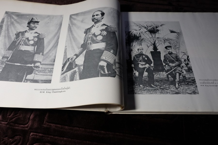 ประชุมสมุดภาพสำคัญในประวัติศาสตร์ เล่ม 2 โดย สำนักนายกรัฐมนตรี ปกเเข็ง ปี 2521(สอบถาม)