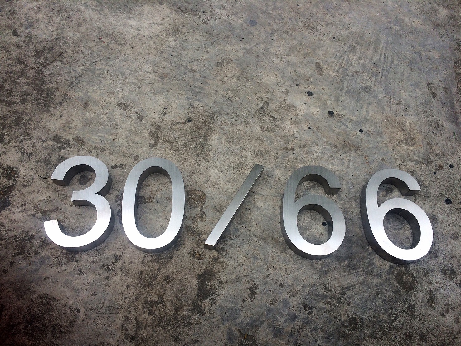 อักษรสแตนเลสแฮร์ไลน์ บ้านเลขที่ 30/66 ขนาด 12 cm