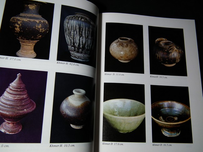 Thai Ceramics also Burmese and Khmer by J.C. SHAW ปกแข็ง ปี 1987