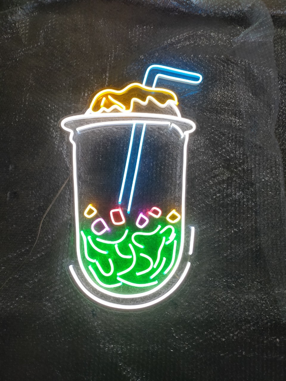 ไฟนีออน เฟค