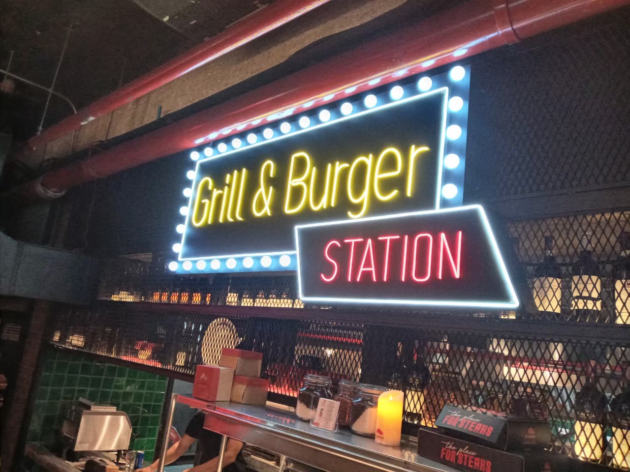 ไฟนีออน เฟค