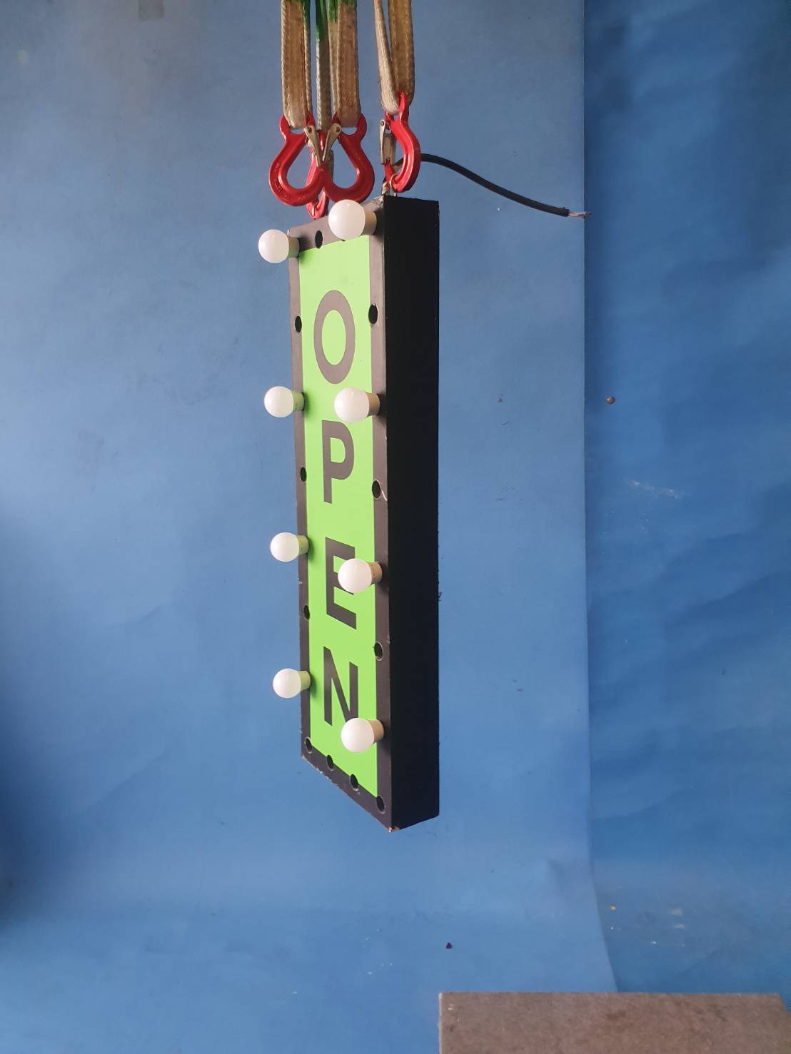 ขายป้ยไฟย้อนยุค ซื้อไปตกแต่งร้านเหล้าสวยๆไปเปลี่ยนข้อความสติ๊กเกอร์ได้ครับ ตัวใหญ่ 800 บาท ตัวกลาง 600 บาท ตัวเล็ก 500 บาท