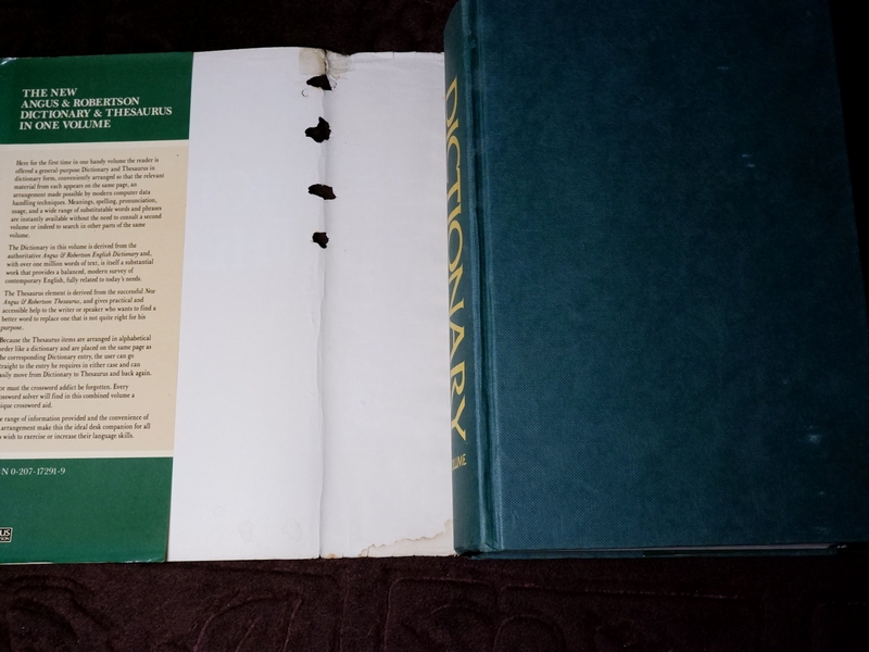 the angus & robertson dictionary and thesaurus in one volume
