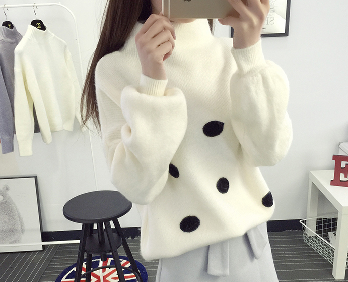 พร้อมส่ง - เสื้อไหมพรมแฟชั่นลายจุด ST210 (สีขาว)