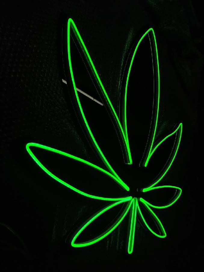 #ป้ายไฟนีออนดัดLEDรูปใบกัญชา