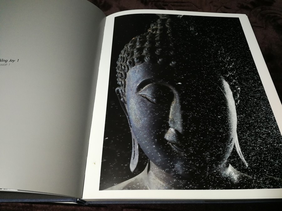 BUDDHA IMAGE TALKS วจนพุทธปฏิมา โดย เสริมคุณ คุณาวงศ์ ปกเเข็ง 140 หน้า ปี 2554