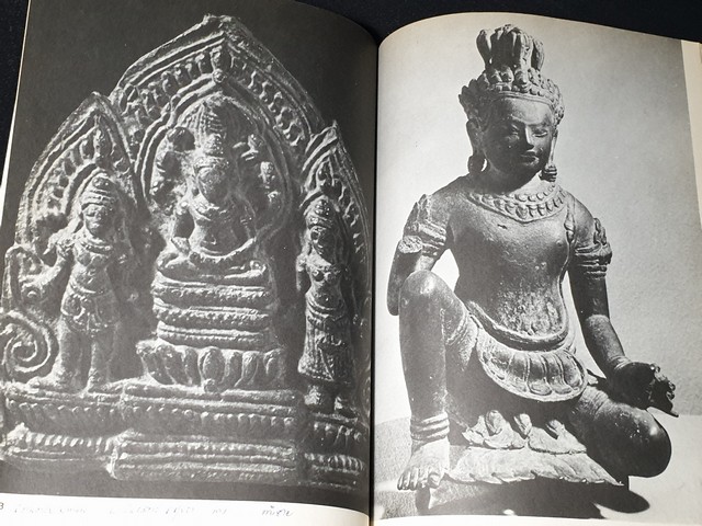 ศิลปในประเทศไทย โดย ม.จ.สุภัทรดิศ ดิศกุล หนา 200 หน้า ปี 2522