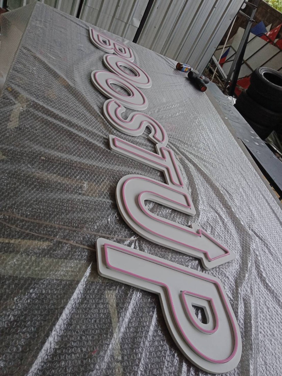 ไฟนีออน เฟค