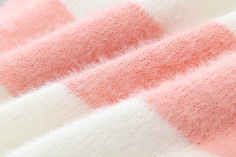 พร้อมส่ง - เสื้อไหมพรมลายขวางคอกลม ST219 (สีชมพู)