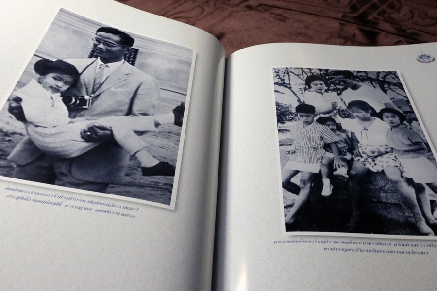 มหาราชของการรถไฟ จัดพิมพ์เนื่องในวโรกาสเฉลิมพระชนมพรรษา 6 รอบ เมื่อ 5 ธ.ค.2542 ปกแข็ง พิมพ์ปี 2543