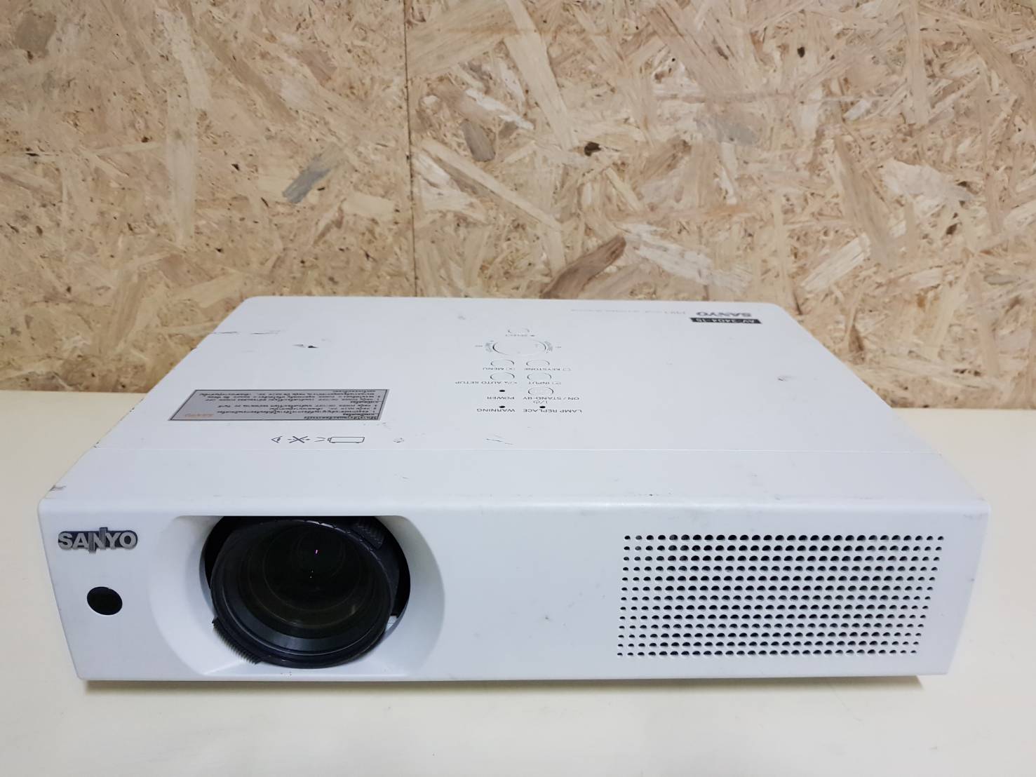โปรเจคเตอร์ SANYO รุ่น PLC-XU105 มือสอง(4500ลูเมน)