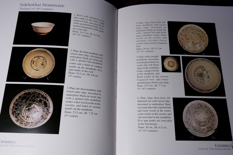 Ceramics from the Thai-Burma Border by Sumitr Pitiphat ปกเเข็ง190 หน้า ปี 1992