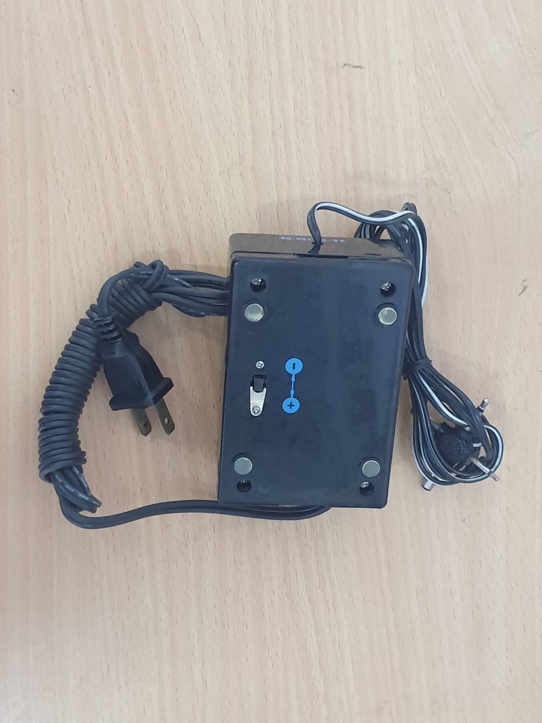 อแดปเตอร์ ปรับโวลต์ ยังไม่ได้ใช้งาน