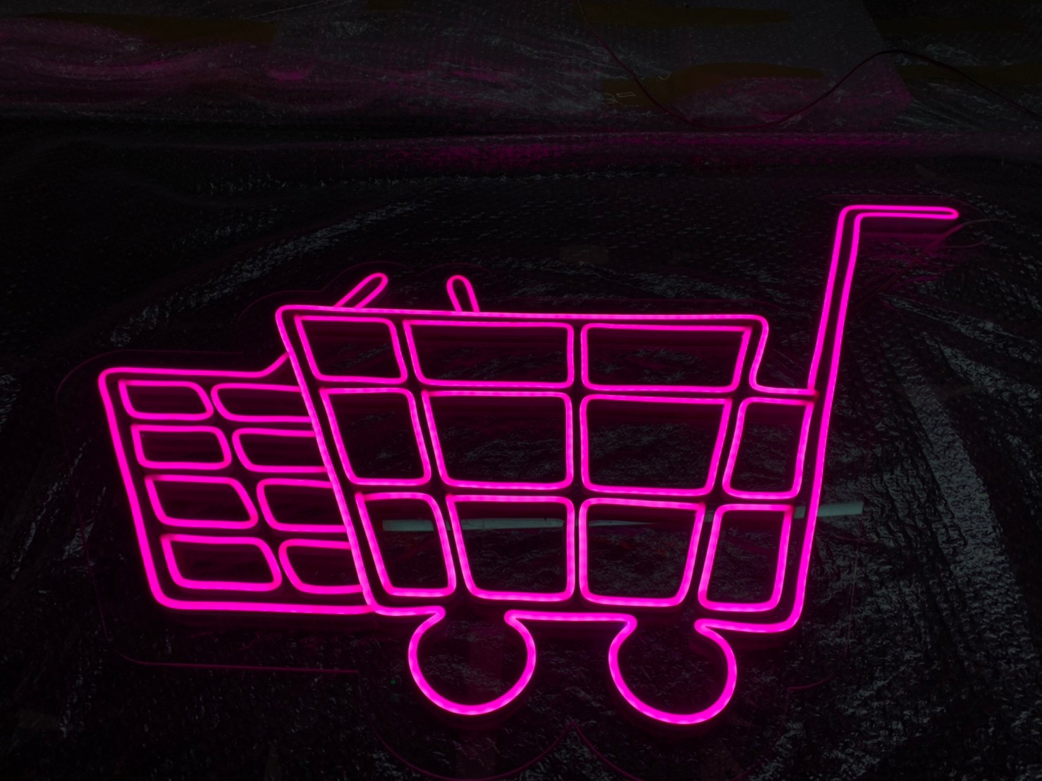 ไฟนีออน เฟค