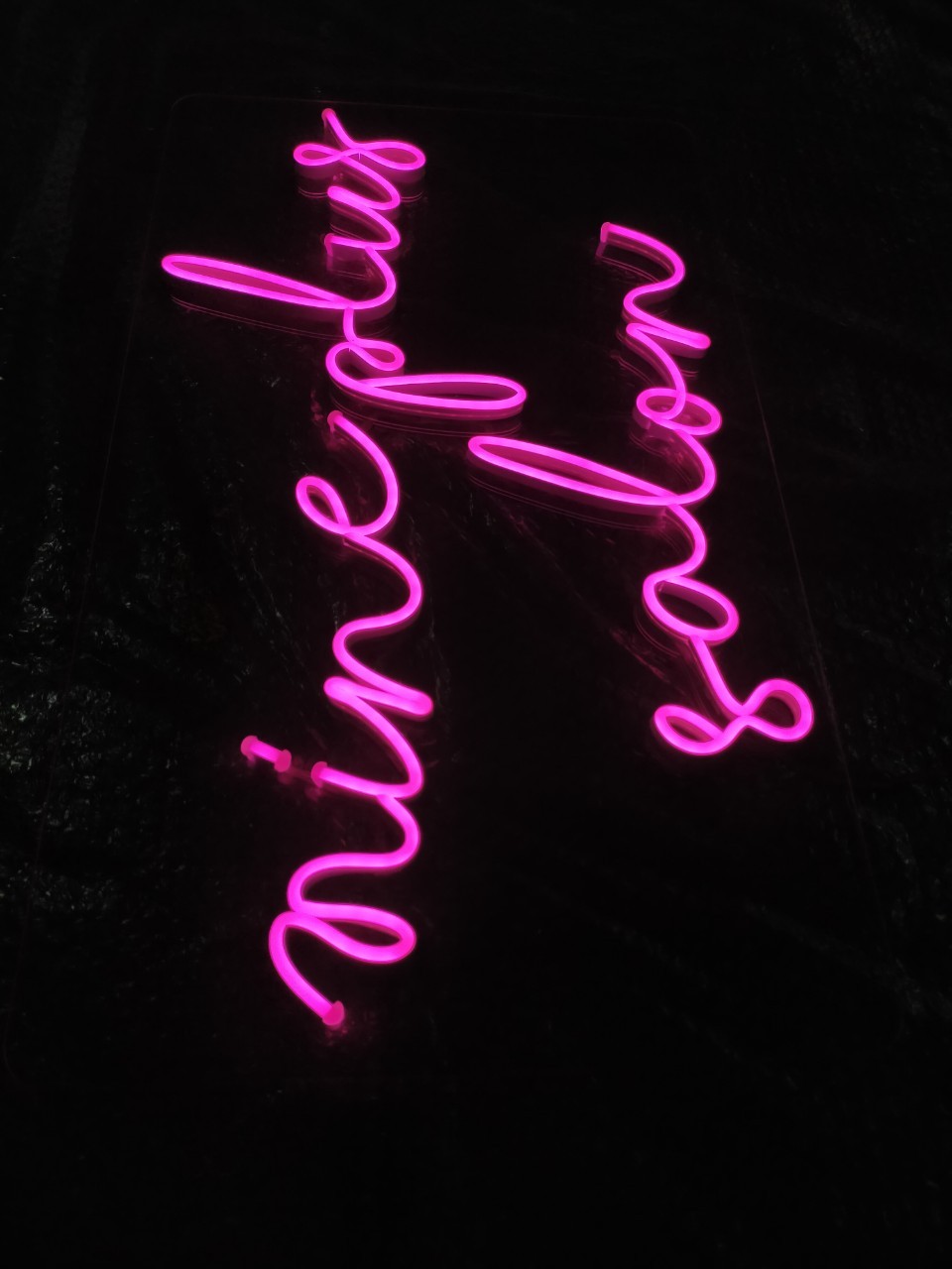 ไฟนีออน เฟค