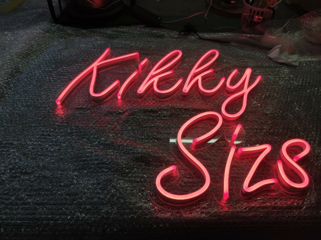 ไฟนีออน เฟค