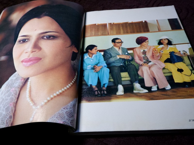 สมเด็จพระนางเจ้าสิริกิติ์ พระบรมราชินีนาถ (ประมวล พระบรมฉายาลักษณ์) โดย สมาคมศิษย์เซ็นต์ฟรังซิสเวียร์ในพระบรมราชินูปถัมภ์