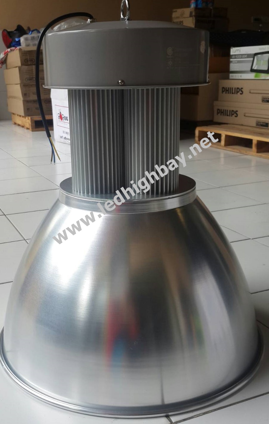 โคมไฮเบย์ LED IWACHI 200w (แสงส้ม)