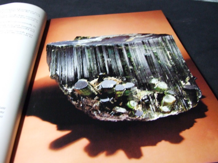 brazil Paradise of gemstones ปกแข็ง หนา 135 หน้า พิมพ์ ปี 1982