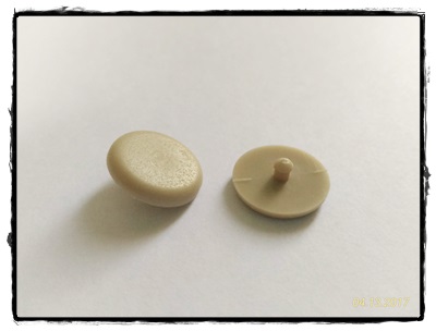 กระดุมปลายมน B สีครีม