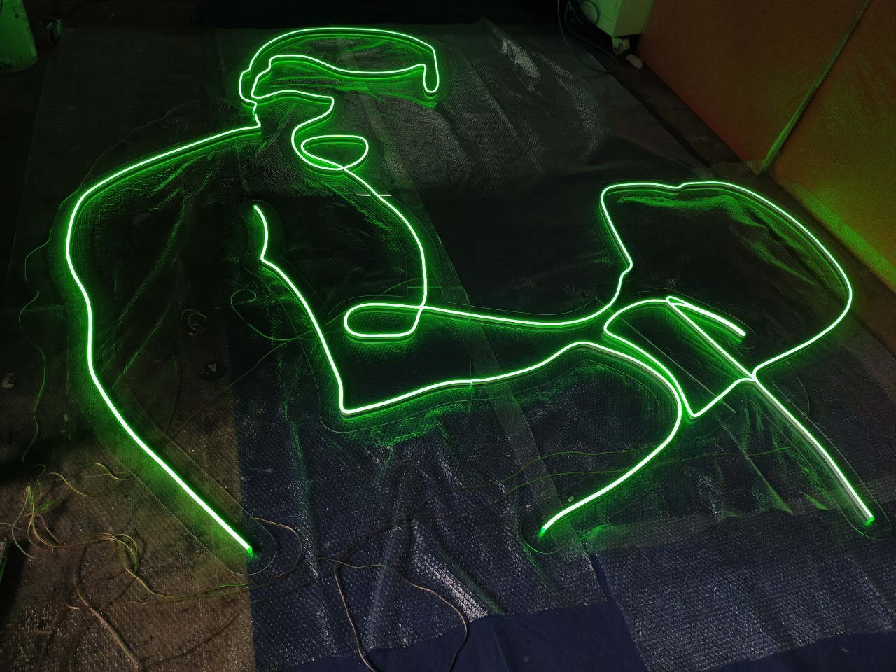 ไฟนีออน เฟค