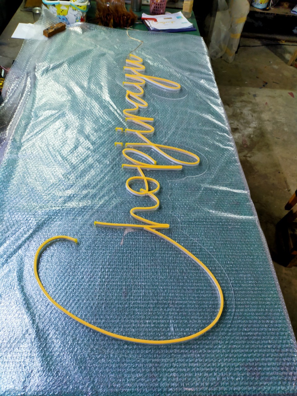 ไฟนีออน เฟค