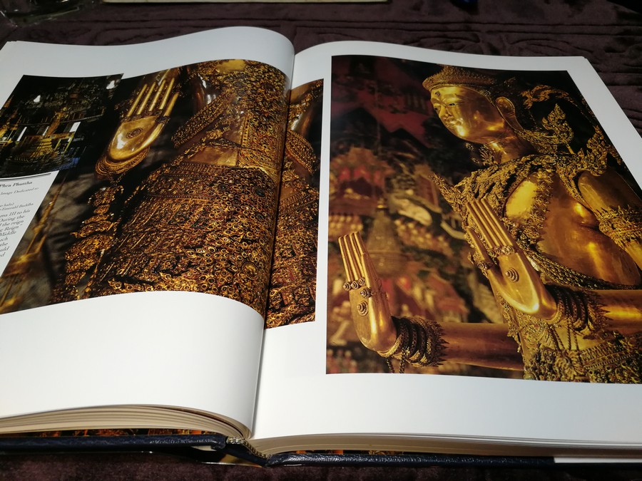 Buddha Images in the Grand Palace (พระพุทธปฏิมาในพระบรมมหาราชวัง) ปกแข็งมีกล่อง ปี 1994 (Pre-Order สอบถาม)