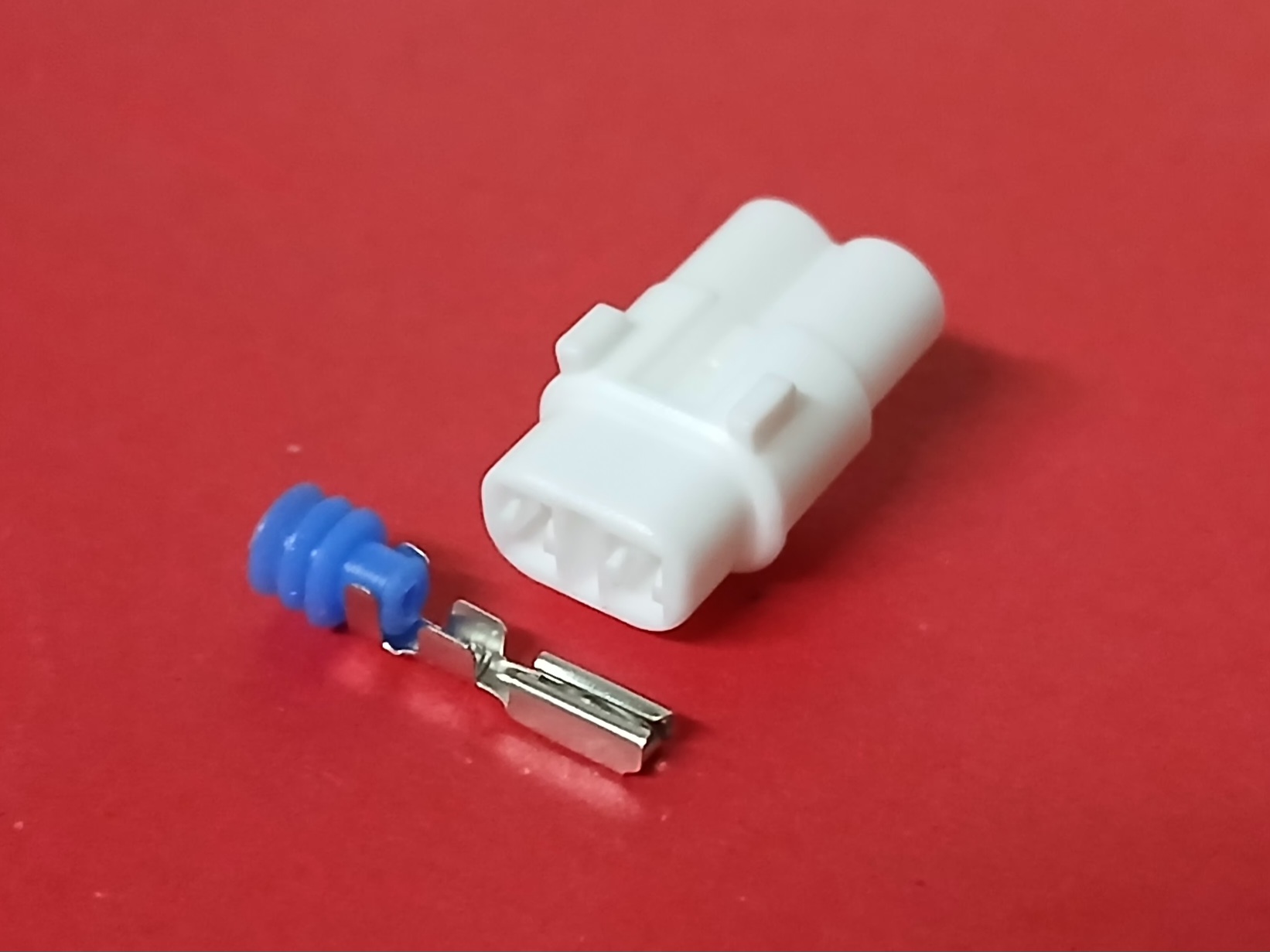 2 พิน ขาว Yamaha มีบ่าล่าง #2321