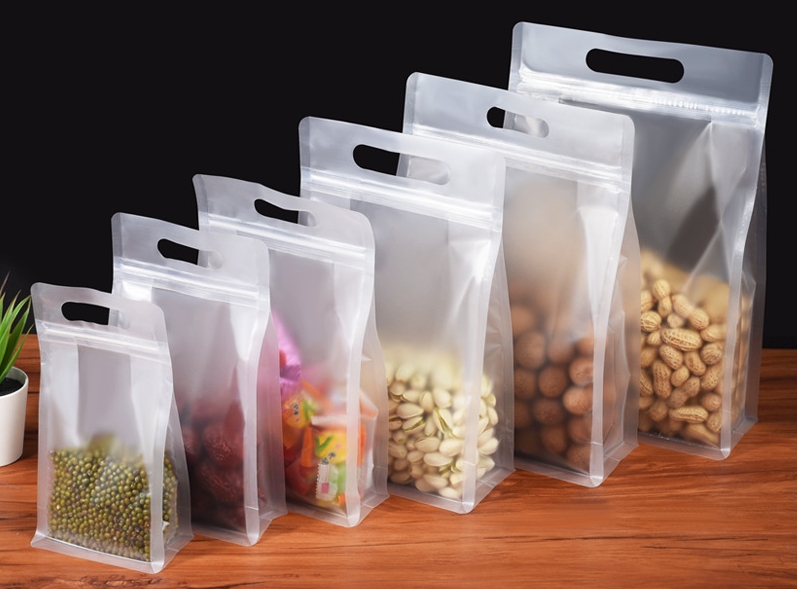 ถุงพลาสติกขุ่นซิปหูหิ้ว ฐานเรียบ (แพ็ค 50 ใบ)