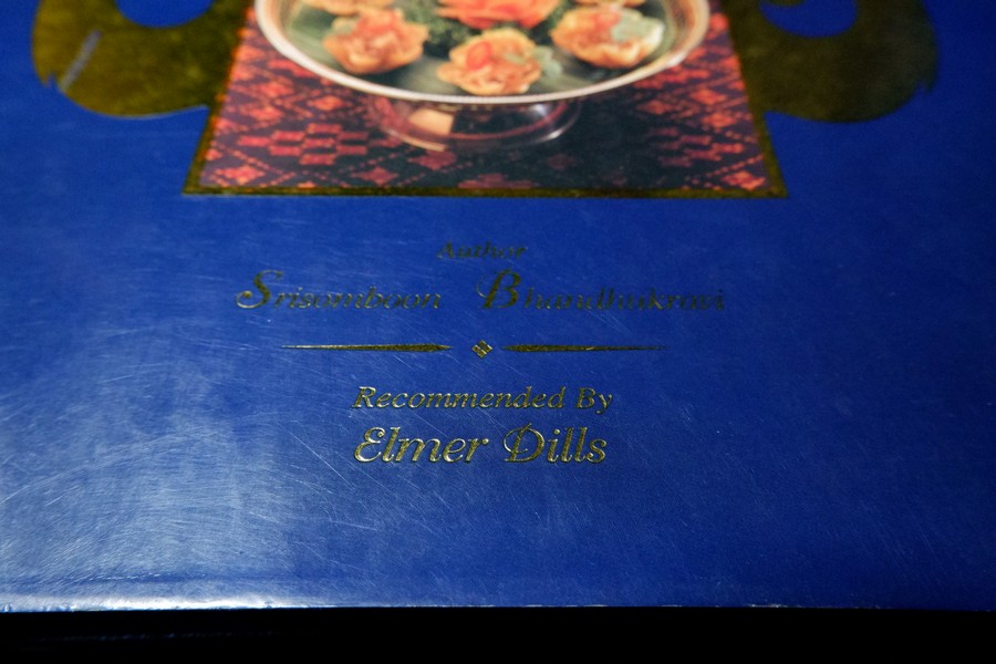 THAI CULINARY ART . Recipes by Srisomboon Bhandhukravi ( 2 ภาษา) ปกแข็ง 256 หน้า ปี 2541