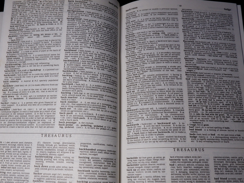 the angus & robertson dictionary and thesaurus in one volume
