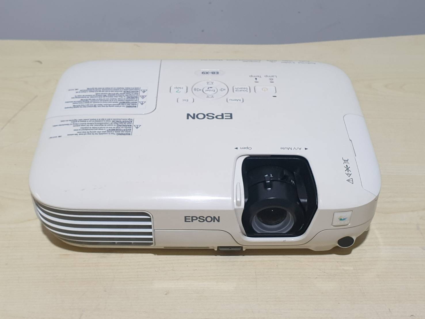 โปรเจคเตอร์ EPSON EB-X9 (2500ลูเมน)มือสอง