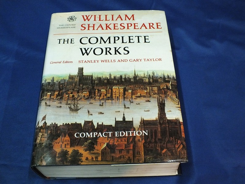 WILLIAM SHAKESPEARE THE COMPLETE WORKS COMPACT EDITION by STANLEY WELLS AND GARY TAYLOR ปกแข็ง 1274 หน้า ปี 1991