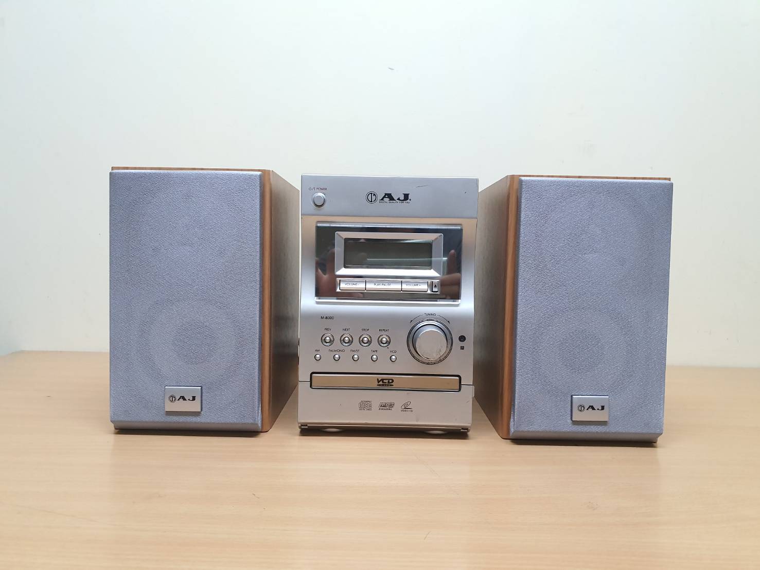 AJ MD-8000