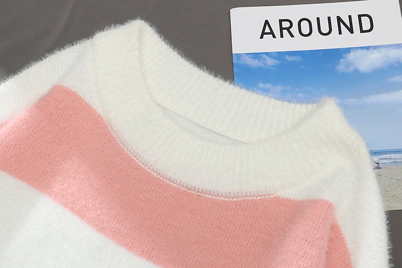 พร้อมส่ง - เสื้อไหมพรมลายขวางคอกลม ST219 (สีชมพู)