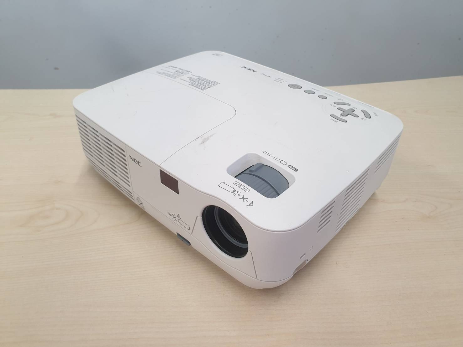 โปรเจคเตอร์ NEC รุ่น NP115 มือสอง(2500 ANSI Lumens)