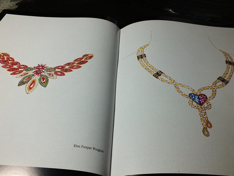 Jew Fest Catalogue 1 โดย สมาคมผู้ค้าอัญมณีไทยเเละเครื่องประดับ (TGJTA) ปกแข็ง 150 หน้า ปี 1993