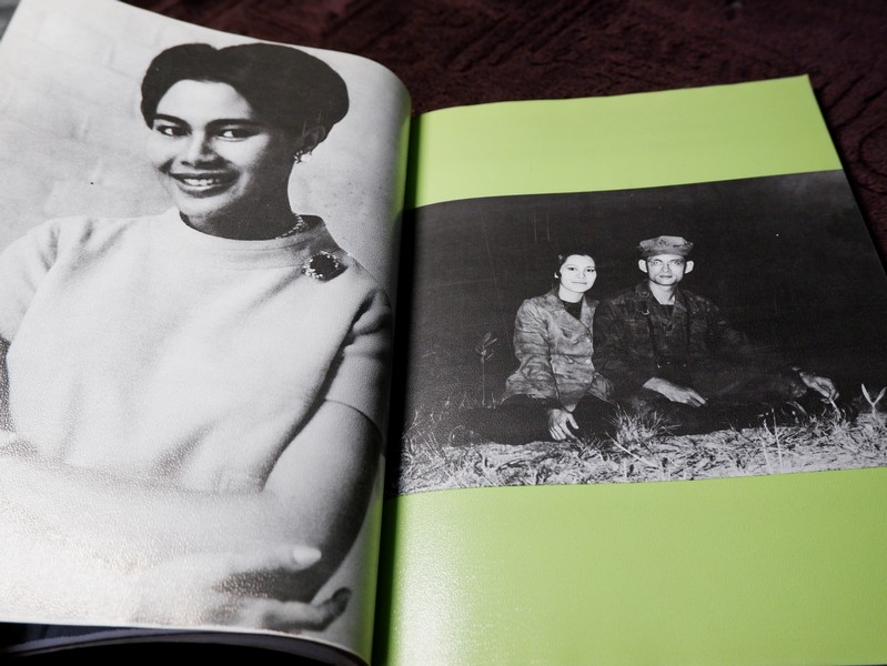 สมเด็จพระนางเจ้าสิริกิติ์ พระบรมราชินีนาถ (ประมวล พระบรมฉายาลักษณ์) โดย สมาคมศิษย์เซ็นต์ฟรังซิสเวียร์ในพระบรมราชินูปถัมภ์