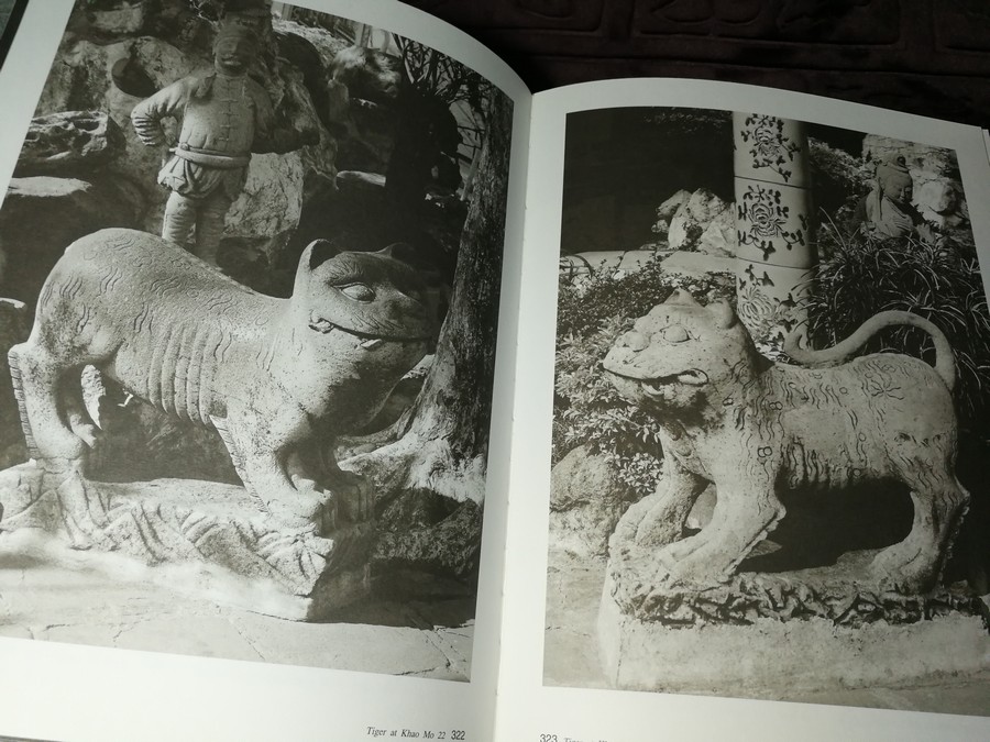 ตุ๊กตาจีนวัดโพธิ์ the chinese stone figurines of wat pho ปกเเข็งเล่มใหญ่ ปี 2548
